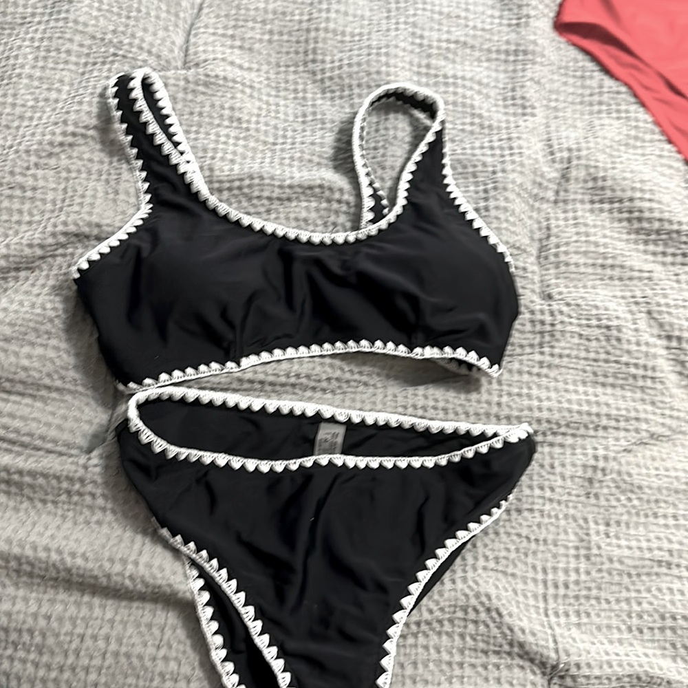 Black and white bakini